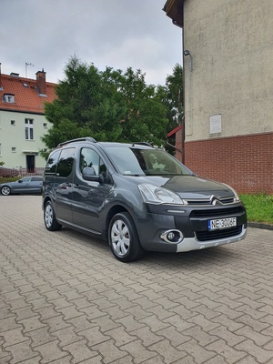 Elbląg Citroen Berlingo. Pojazd pochodzi z Polski. Drugi właściciel. Garażowany. Auto przeszło remont okresowy przy