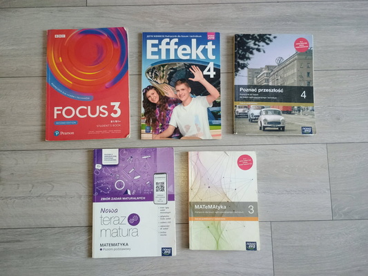 Elbląg Sprzedam podręczniki:
Język angielski Focus 3 podręcznik - 60 zł. 
Język niemiecki Effekt 4 podręcznik - 40 zł.