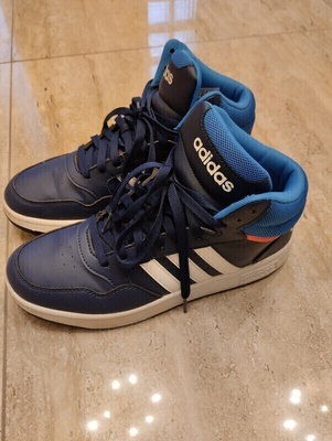 Elbląg Sprzedam buty firmy Adidas rozmiar 40.
Założone 2-krotnie.
Brak śladów użytkowania