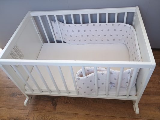 Elbląg Sprzedam kołyskę dla dziecka, wymiary szer. 53 cm długość 84 cm wysokość 53 cm z materacem i ochraniaczem.