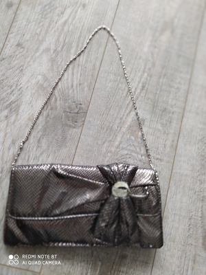 Elbląg 1.Torebka kopertówka NOWY z metką - 35 zł
2.Worek czarny NOWY - 40 ZŁ
3.Torebka Monnnari - 20zł
4.Srebrna