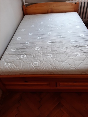 Elbląg Sprzedam używane łóżko sosnowe z materacem kieszeniowym, wymiary 140x200 cm. Wysokość materaca 18 cm