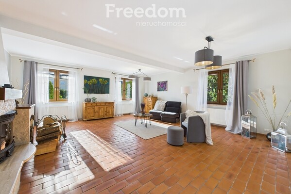 Elbląg FREEDOM NIERUCHOMOŚCISprzedam dom - Elbląg, Skierniewicka.&nbsp;Marzysz o życiu w spokojnej okolicy, ale z