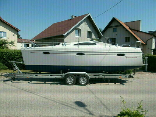 Elbląg SPORTINA 760 - Delphia Yacht - Stocznia Olecko; łódka posiada silnik stacjonarny Yanmar 1GM10 diesel, spalanie