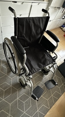 Elbląg Wózek inwalidzki toaleta prześcieradło materac przeciwodleżynowy