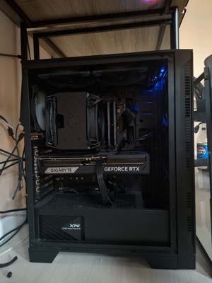 Elbląg Sprzedam zestaw komputerowy składający się:
AMD Ryzen 7800 X3D
GeForce RTX 5070 Ti WINDFORCE OC SFF