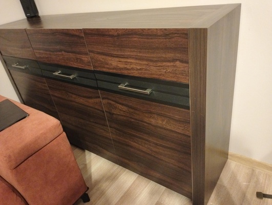 Elbląg Sprzedam meble BRW model Alhambra:
- witryna (wymiary 160x97x40). 
- komoda (wymiary 163x90x40). 
Stan bardzo