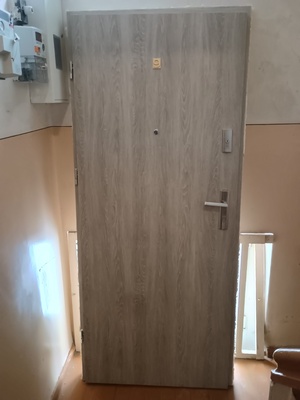 Elbląg Sprzedam drzwi wewnątrzklatkowe z demontażu lewe 80 cm. Możliwy transport oraz montaż. Do ustalenia.