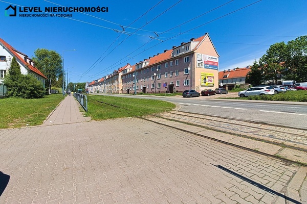 Elbląg LEVEL NIERUCHOMOŚCI  Trzypokojowe mieszkanie w kamienicy60,60m2  IIpiętro  NIERUCHOMOŚCI NA