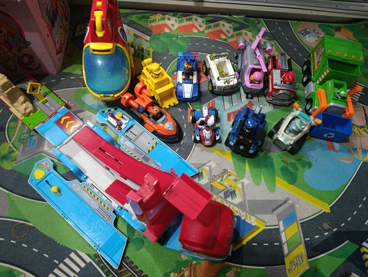 Elbląg Sprzedam zestaw Psi patrol. Patrolowiec, łódź podwodna, zestaw piesków z autami. Cena za całość. Wszystko