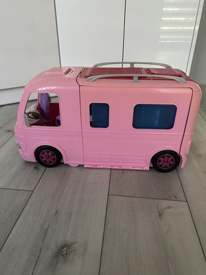 Elbląg Na sprzedaż camper Barbie. 
To co widoczne na zdjęciach. Stan również widoczny na zdjęciach.