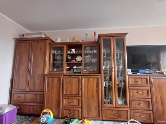 Elbląg Sprzedam solidne ciężkie meble dębowe w skąd których wchodzi szafa, komoda z nastawą, witryna i komoda