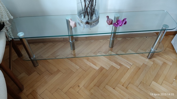 Elbląg Sprzedam szafkę RTV szklana. 
Szerokość 150 cm
Wysokość 45 cm od podłogi z nogami. 
Odbiór osobisty, trzeba