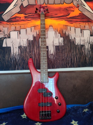 Elbląg Gitara basowa Staag, prawie nieużywana