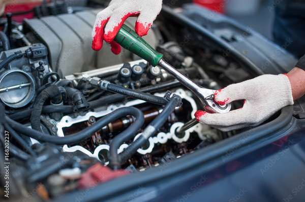 Elbląg Firma Auto-Kalinka    poszukuje kandydatów na stanowisko mechanika samochodowego, elektromechanika.