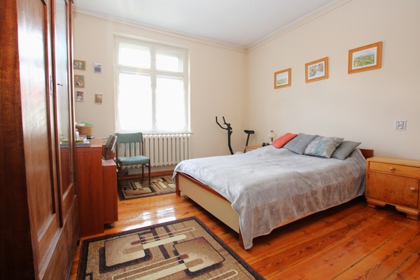 Elbląg NIERUCHOMOŚCI ANNA KRASZEWSKA  Poczuj niezwykły klimat przedwojennej kamienicy w sercu miasta! 