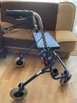 Elbląg Sprzedam 
podpórkę czterokołową  -39 zł
majtki M SENI ACTIVE PLUS  (dla osób 80-110)-pakowane po 10