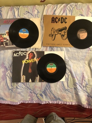 Elbląg Wystawiam zestaw 3 płyt winylowych AC DC:
1.Dirty Deeds Done Dirt Cheap
2.For Those About To Rock
3.Power