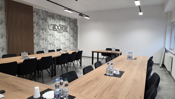 Elbląg Wynajem sali konferencyjnej na godziny! 🏢Społem Powszechna Spółdzielnia Spożywców w Elblągu posiada do