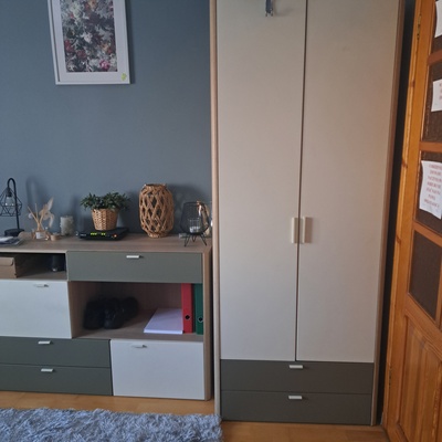 Elbląg Sprzedam używane meble młodzieżowe firmy Wójcik. Wykonanie front: płyta MDF korpus: płyta laminowana.