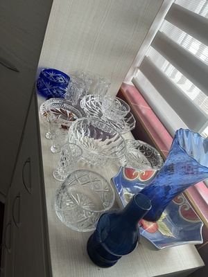 Elbląg KRYSZTAŁY  kolorowe i zwykłe sprzedam całość  lub na sztuki. 300 zl