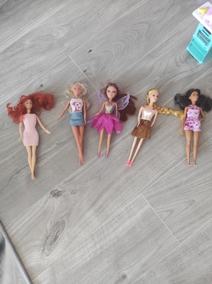 Elbląg Sprzedam zestaw lalek stan bdb