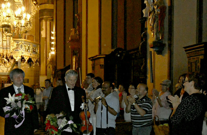 45 Międzynarodowy Festiwal Muzyki Organowej we Fromborku.. Światowej sławy skrzypek, K.A.Kulka i niemniej sławny organista, R.Perucki, żegnani gorącymi brawami po koncercie we fromborskiej katedrze, w dn.29.07.2012.