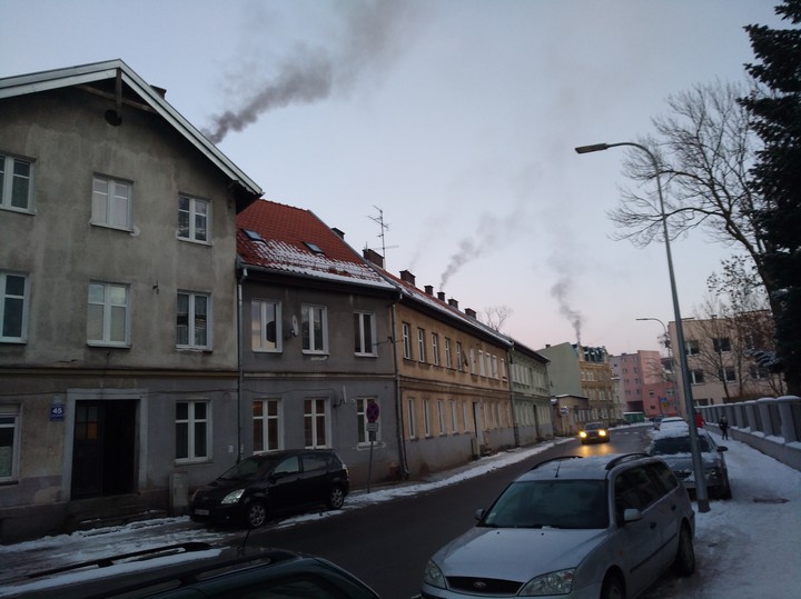 Najciemniej pod latarnią.... Akcja SMOG przy Urzędzie Miasta