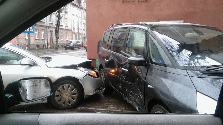 Boom !!!. Skrzyżowanie Mickiewicza z Ogrodową