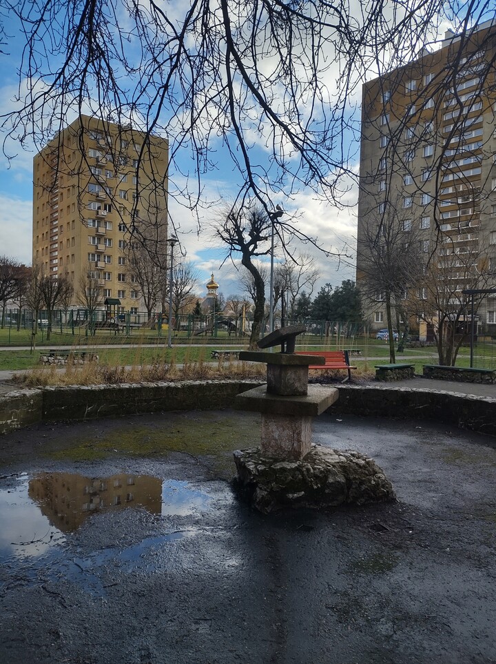 Zaniedbane miejsca. Elbląg ma tyle miejsc, które są zaniedbane, zniszczone, potrzebują rewitalizacji. Az przykre, ze włodarze nie robią nic. Mogłoby powstac tyle fajnych miejsc do spacerów czy zwiedzenia