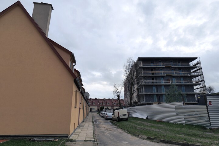 Jest skrawek zieleni? No to budujemy!. Elbląg, ul. Topolowa