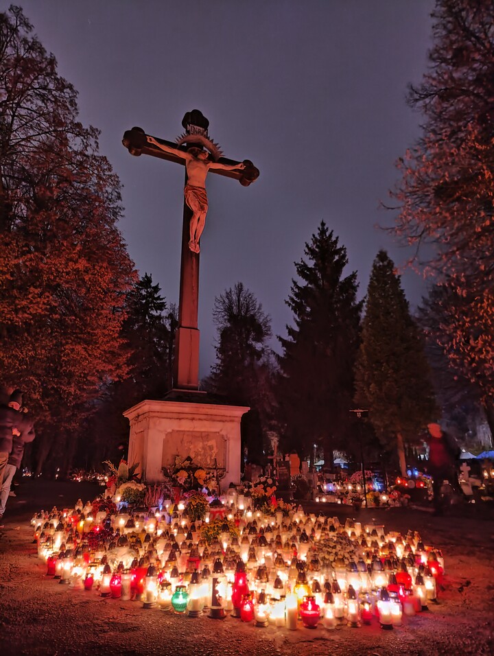 1 listopad. Światło-nosisz je w sobie
Światło-nie zgaśnie choć byś chciał