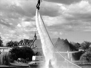 Pokaz flyboard na rzece Elbląg