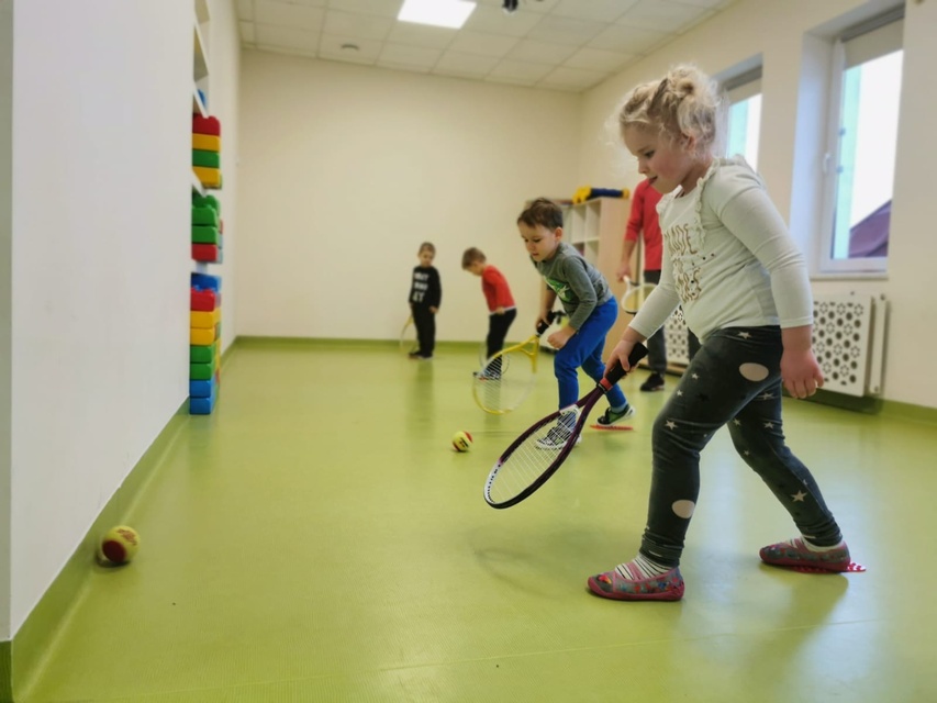 Przedszkolaki z Dwujęzycznego Niepublicznego Przedszkola „Mieszko I” programują roboty Photon! zdjęcie nr 235830