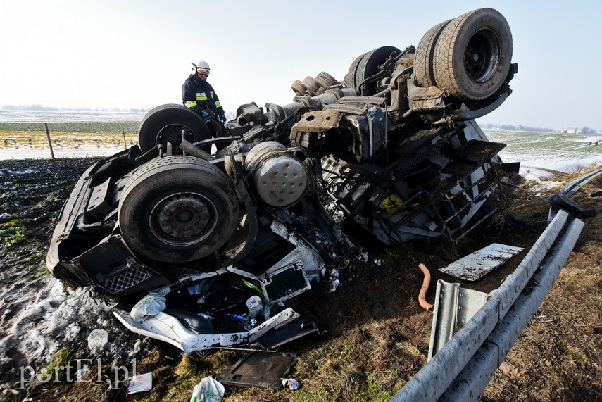 Groźny wypadek w Nowym Dworze Elbląskim. Droga nr 22 zablokowana! zdjęcie nr 236214