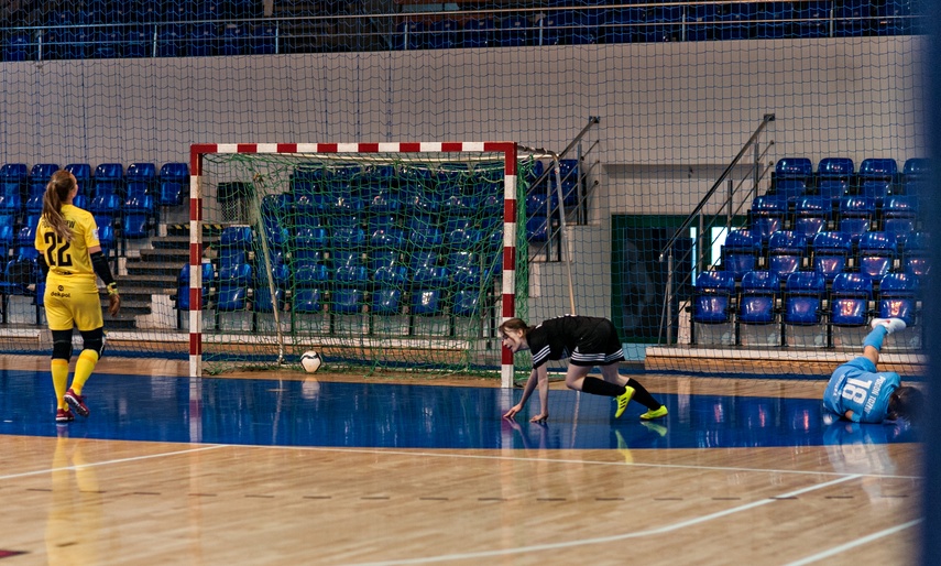 Hanza wygrywa z liderem zdjęcie nr 236818