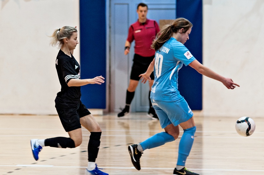 Hanza wygrywa z liderem zdjęcie nr 236813