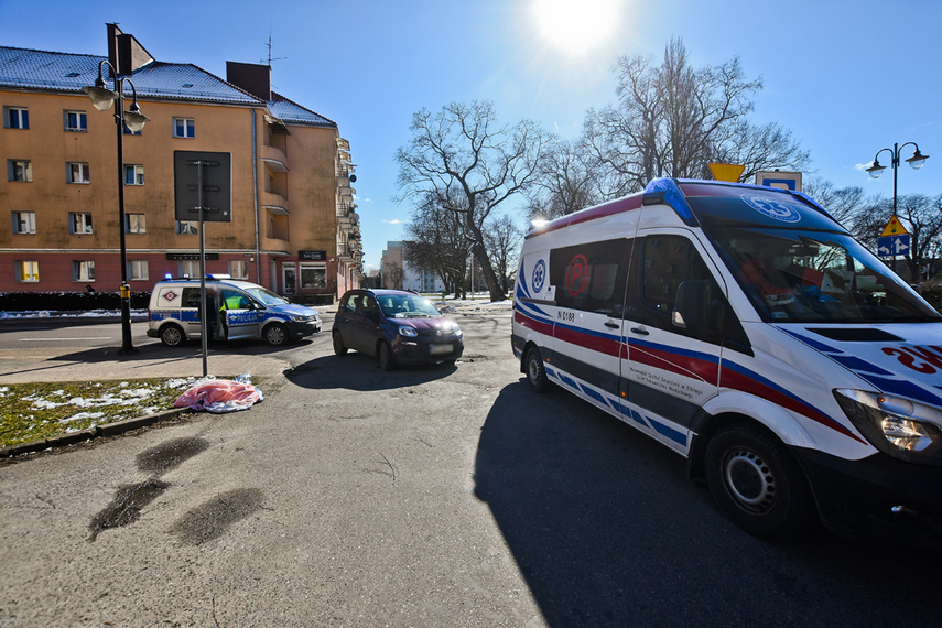 Potrącenie 32-latki na ul. Giermków zdjęcie nr 237078