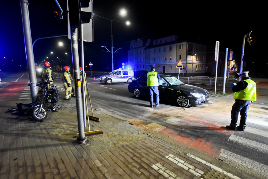 Zderzenie skutera z bmw na ul. Płk. Dąbka zdjęcie nr 237396