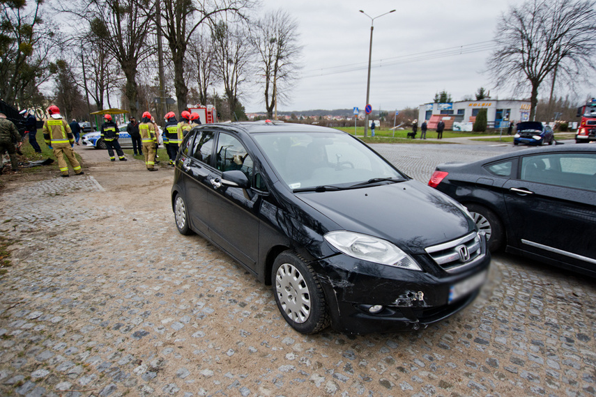 Kierowca vw golfa pijany i z zakazem prowadzenia spowodował wypadek zdjęcie nr 237883