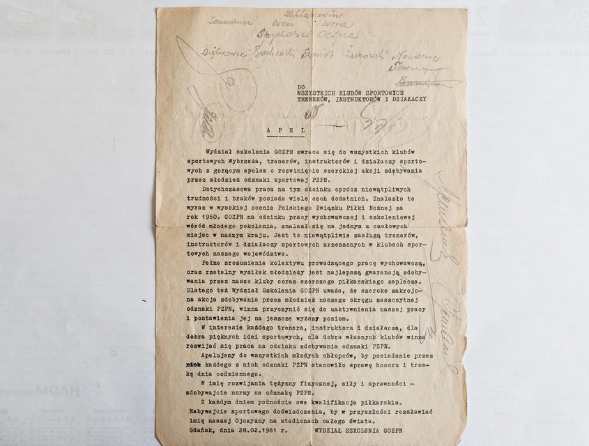 Żółto-biało-niebieska saga rodzinna zdjęcie nr 239127