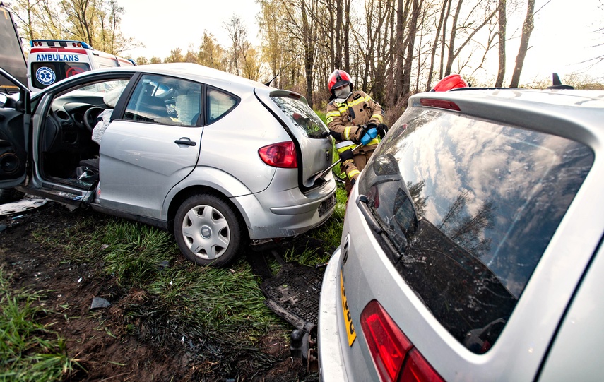 Wypadek w Karczowiskach. Droga nr 22 zablokowana zdjęcie nr 239286