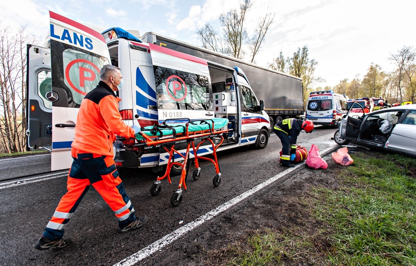 Wypadek w Karczowiskach. Droga nr 22 zablokowana zdjęcie nr 239287