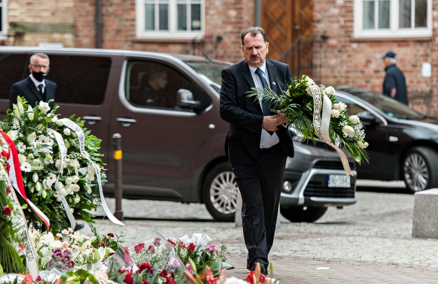 Ostatnie pożegnanie Jerzego Wilka. Obecni premier i prezes PiS zdjęcie nr 239919