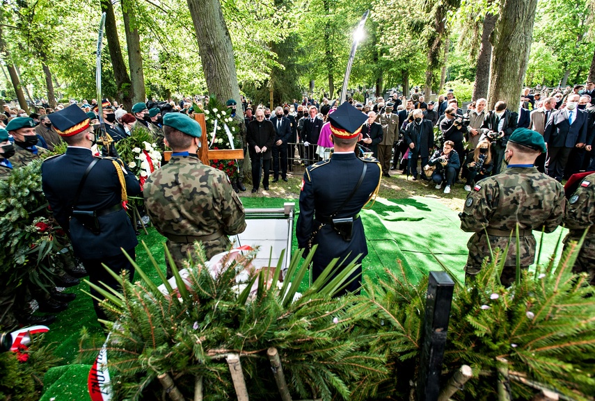 Ostatnie pożegnanie Jerzego Wilka. Obecni premier i prezes PiS zdjęcie nr 239965