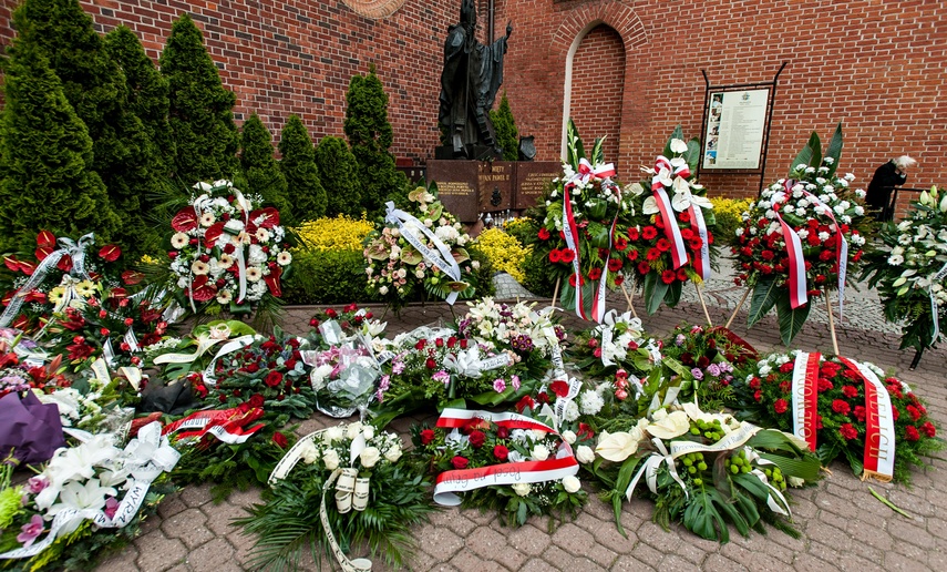 Ostatnie pożegnanie Jerzego Wilka. Obecni premier i prezes PiS zdjęcie nr 239929