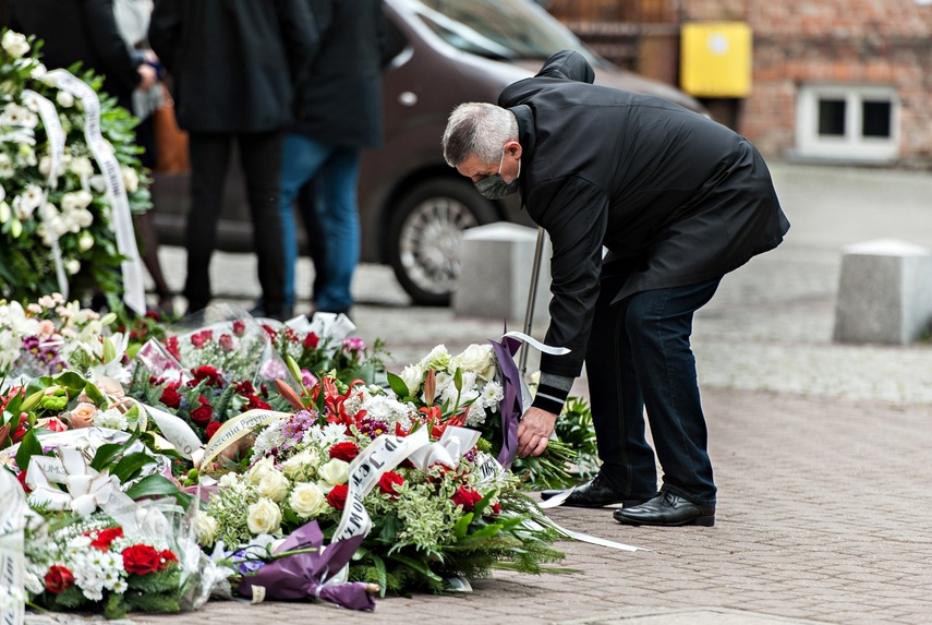 Ostatnie pożegnanie Jerzego Wilka. Obecni premier i prezes PiS zdjęcie nr 239923