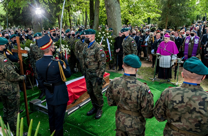 Ostatnie pożegnanie Jerzego Wilka. Obecni premier i prezes PiS zdjęcie nr 239960