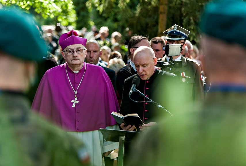 Ostatnie pożegnanie Jerzego Wilka. Obecni premier i prezes PiS zdjęcie nr 239956