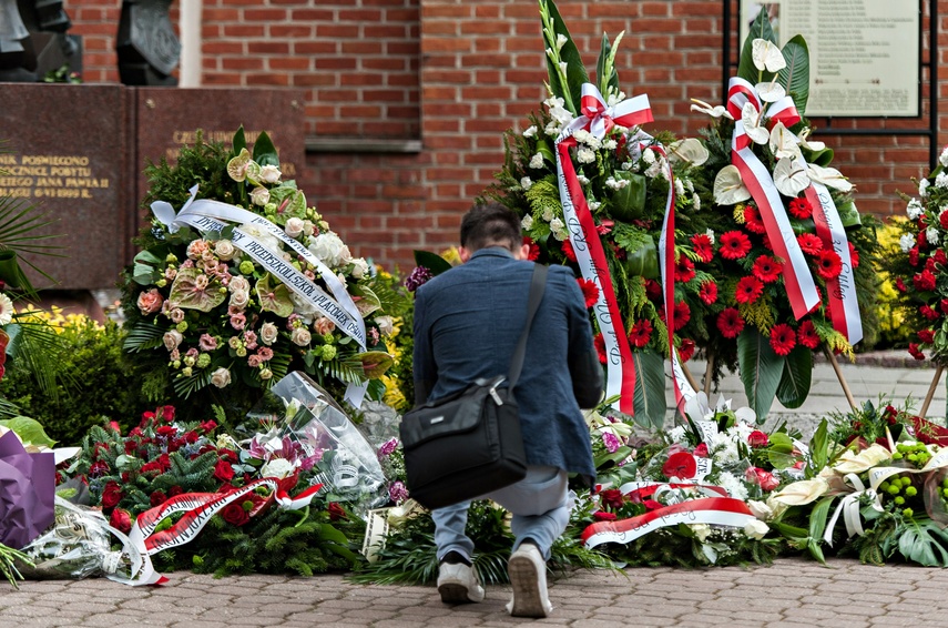 Ostatnie pożegnanie Jerzego Wilka. Obecni premier i prezes PiS zdjęcie nr 239924